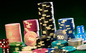 Antarmuka meja Evolution Gaming langsung menunjukkan streaming video dealer dan kontrol taruhan di ratu 123
